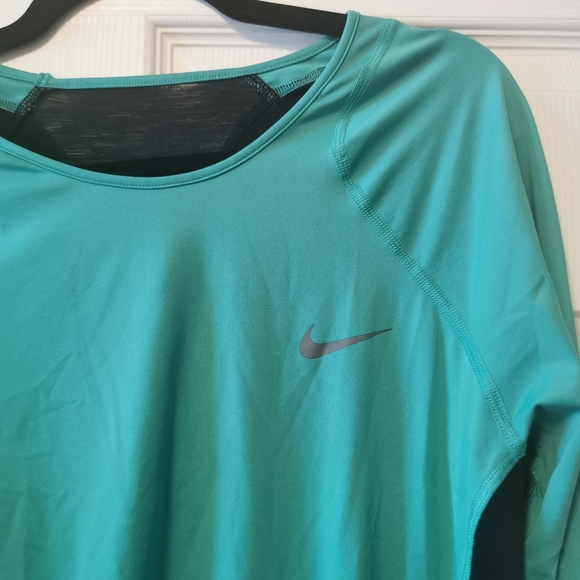 Nike XL Workout Shirt - Picture 2 of 4